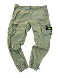 STONE ISLAND HOSE MIT SEITLICHEN TASCHEN GRÜN