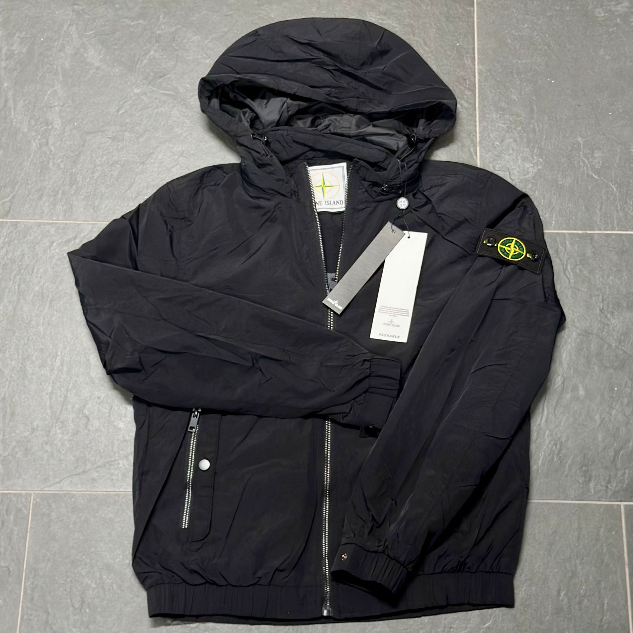 GIACCA PRIMAVERILE STONE ISLAND CON CAPPUCCIO REMOVIBILE COLORE NERO