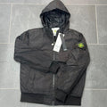 SCHWARZE FRÜHLINGSJACKE VON STONE ISLAND