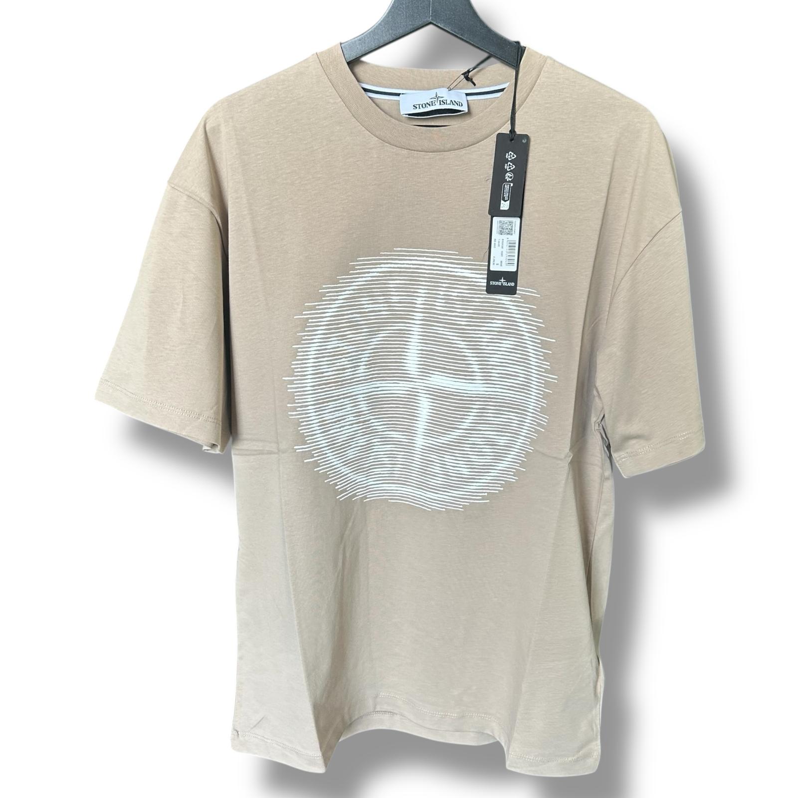 T-SHIRT STONE COLORE NERO STAMPA CENTRALE COLORE SABBIA
