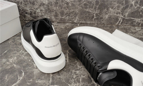 ALEXANDER MCQUEEN NERE CON RETRO E SUOLA BIANCA